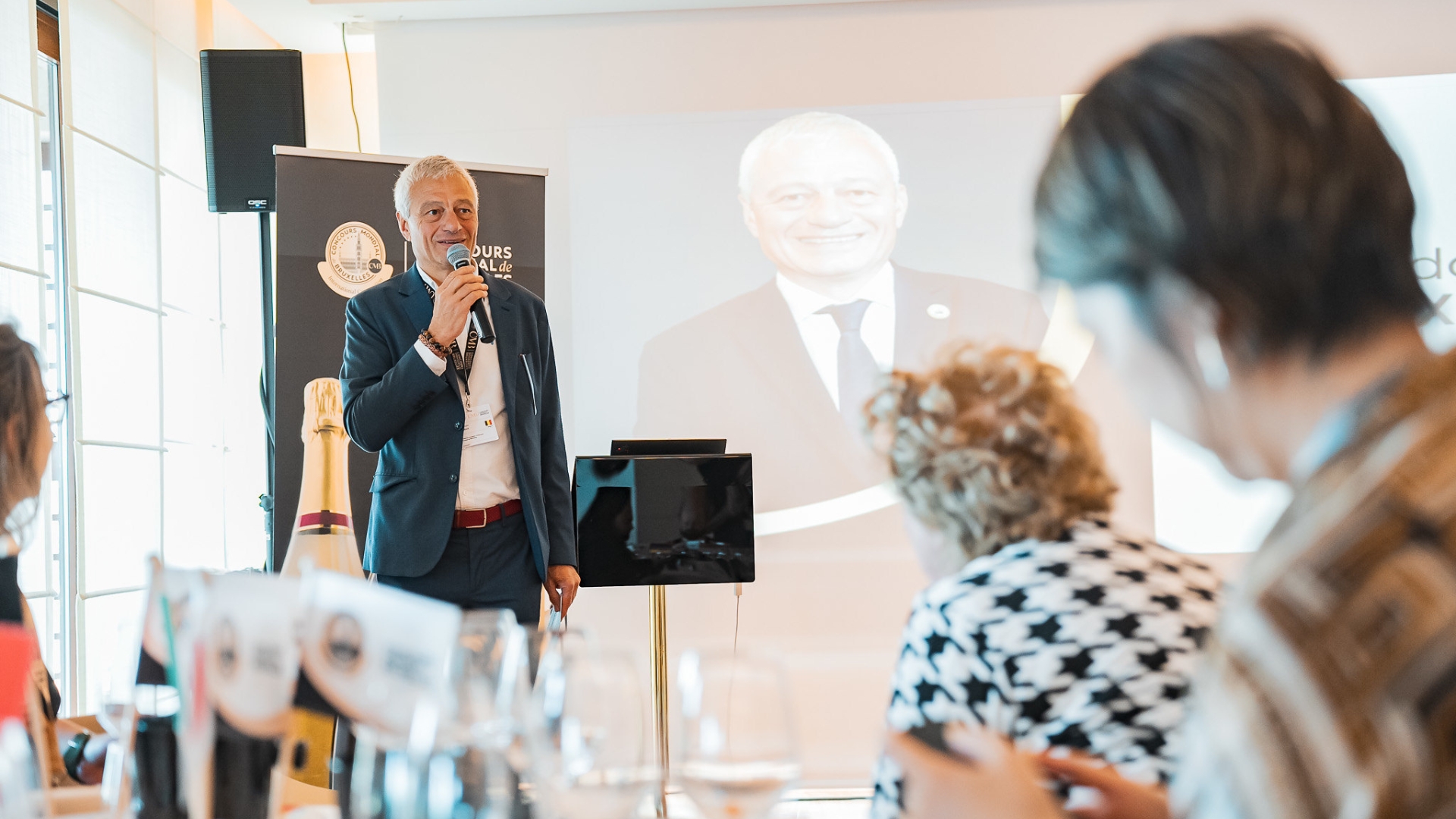 Baudouin Havaux, président du Concours Mondial, donne le coup d'envoi des sessions de dégustation des vins effervescents début juillet 2024.